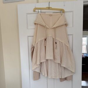 POL Cream High Low Women's Top w hoodie